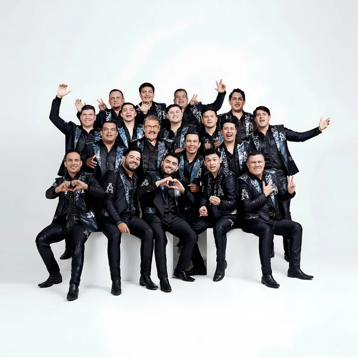 Flyer de La Arrolladora Banda El Limon