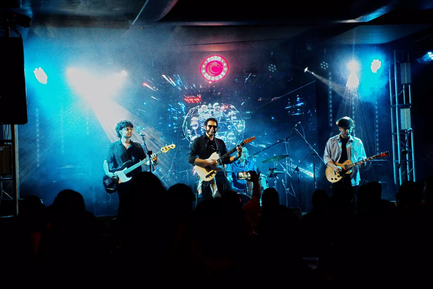 El viernes tuvimos noche de tributo doble a Arctic Monkeys por parte de @solosierramx y a The Strokes por @el.derrame y la invitacion especial de @vertigobandmxl