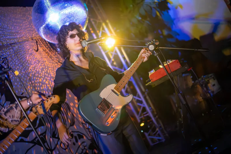 Ahora si lo prometido es deuda la galería de @jimenagonik el pasado domingo en @kioskoens @lacapillaens sin duda me llevo una grata sorpresa de tan bonita vibra #ensenada #music #canon #photo #concert
