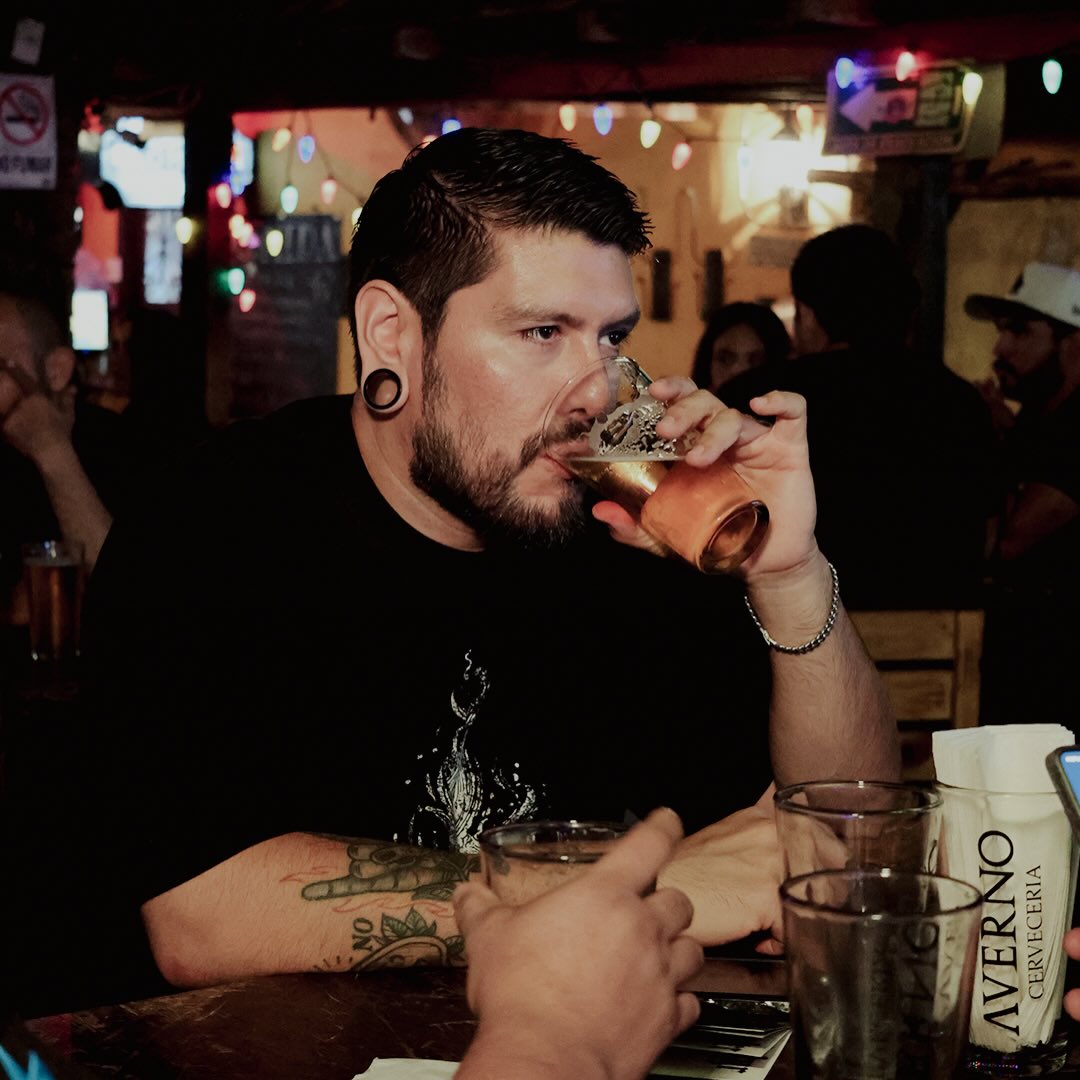 🍺🔥 DOMINGO DE CIERRE – AVERNO 🔥🍺
La tarde cae,el sol baja y el Averno abre sus puertas para todos. ⚔️

¿Buena o mala semana? Aquí lo importante es soltar,
aprender y volver a comenzar. 🍻

Porque a veces todo se entiende mejor después de una buena pinta. 🔥

📍 Averno Cervecería
📲 Etiqueta y comparte con quien asistirás.
