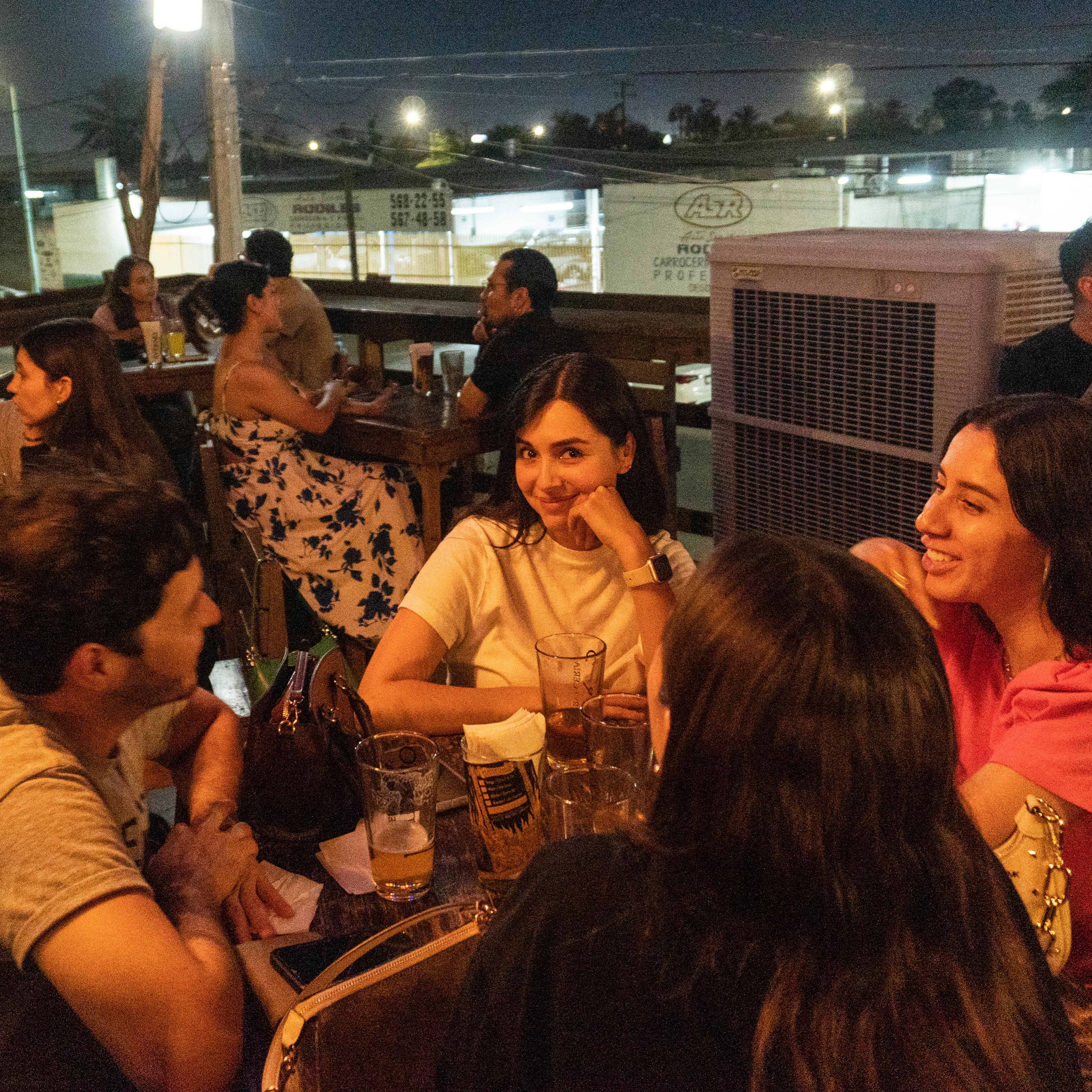 🍺🔥 DOMINGO DE CIERRE – AVERNO 🔥🍺
La tarde cae,el sol baja y el Averno abre sus puertas para todos. ⚔️

¿Buena o mala semana? Aquí lo importante es soltar,
aprender y volver a comenzar. 🍻

Porque a veces todo se entiende mejor después de una buena pinta. 🔥

📍 Averno Cervecería
📲 Etiqueta y comparte con quien asistirás.
