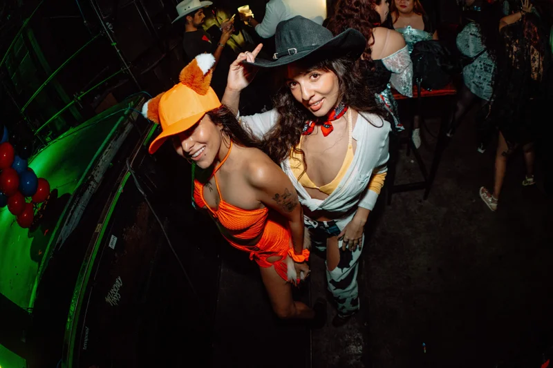 9 AÑOS DE MUCHA FIESTA 🎈

Aquí no venimos a espantarnos 😈🔥 

Vamos a enfiestarnos 🗣️🫵🏻🎃⚠️

🎭 **$5,000 EN EFECTIVO** 💸 Así que ponte creativo y arma tu disfraz como si fueras el protagonista de tu propia pesadilla ⚠️

📍 @c3stage 📅 31 de Octubre 🎟️ En taquillas y en el link nuestro perfil @ticketnowmexico