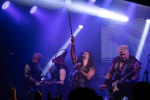 @kabrones_oficial conquista Tijuana con un SOLD OUT

La noche de ayer, Kabrönes llegó al escenario de @blackboxtj Tijuana para ofrecer una noche cargada de rock, nostalgia y grandes clásicos que siguen vigentes 🖤

El público tijuanense respondió desde el primer momento y convirtió el recinto en una verdadera celebración, acompañando a la banda durante una noche que quedará marcada entre los grandes shows de esta temporada.

Una noche que demuestra, una vez más, la fuerza del rock en Tijuana. 🤘🏻🔥

📸 Revive algunos momentos de lo que se vivió anoche.

@delnorte_live