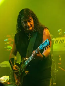 @kabrones_oficial conquista Tijuana con un SOLD OUT

La noche de ayer, Kabrönes llegó al escenario de @blackboxtj Tijuana para ofrecer una noche cargada de rock, nostalgia y grandes clásicos que siguen vigentes 🖤

El público tijuanense respondió desde el primer momento y convirtió el recinto en una verdadera celebración, acompañando a la banda durante una noche que quedará marcada entre los grandes shows de esta temporada.

Una noche que demuestra, una vez más, la fuerza del rock en Tijuana. 🤘🏻🔥

📸 Revive algunos momentos de lo que se vivió anoche.

@delnorte_live