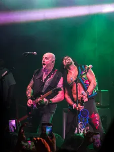 @kabrones_oficial conquista Tijuana con un SOLD OUT

La noche de ayer, Kabrönes llegó al escenario de @blackboxtj Tijuana para ofrecer una noche cargada de rock, nostalgia y grandes clásicos que siguen vigentes 🖤

El público tijuanense respondió desde el primer momento y convirtió el recinto en una verdadera celebración, acompañando a la banda durante una noche que quedará marcada entre los grandes shows de esta temporada.

Una noche que demuestra, una vez más, la fuerza del rock en Tijuana. 🤘🏻🔥

📸 Revive algunos momentos de lo que se vivió anoche.

@delnorte_live