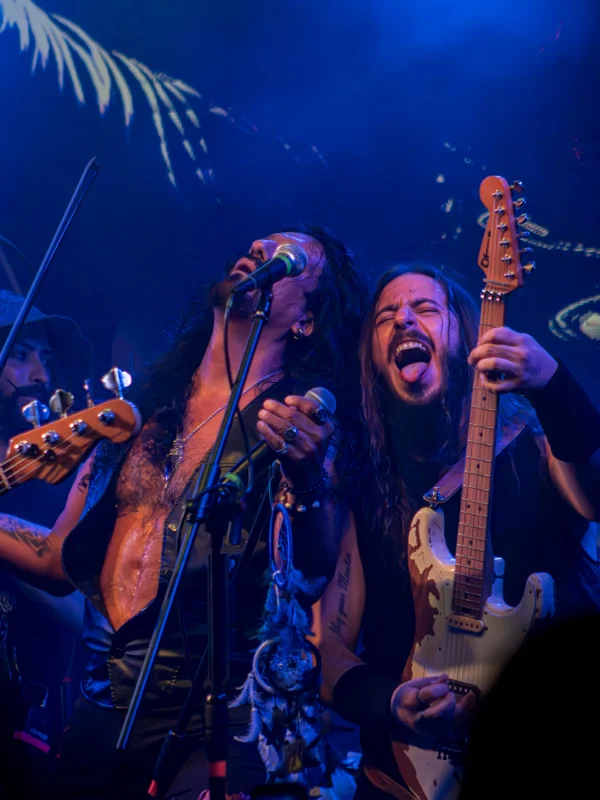 @kabrones_oficial conquista Tijuana con un SOLD OUT

La noche de ayer, Kabrönes llegó al escenario de @blackboxtj Tijuana para ofrecer una noche cargada de rock, nostalgia y grandes clásicos que siguen vigentes 🖤

El público tijuanense respondió desde el primer momento y convirtió el recinto en una verdadera celebración, acompañando a la banda durante una noche que quedará marcada entre los grandes shows de esta temporada.

Una noche que demuestra, una vez más, la fuerza del rock en Tijuana. 🤘🏻🔥

📸 Revive algunos momentos de lo que se vivió anoche.

@delnorte_live