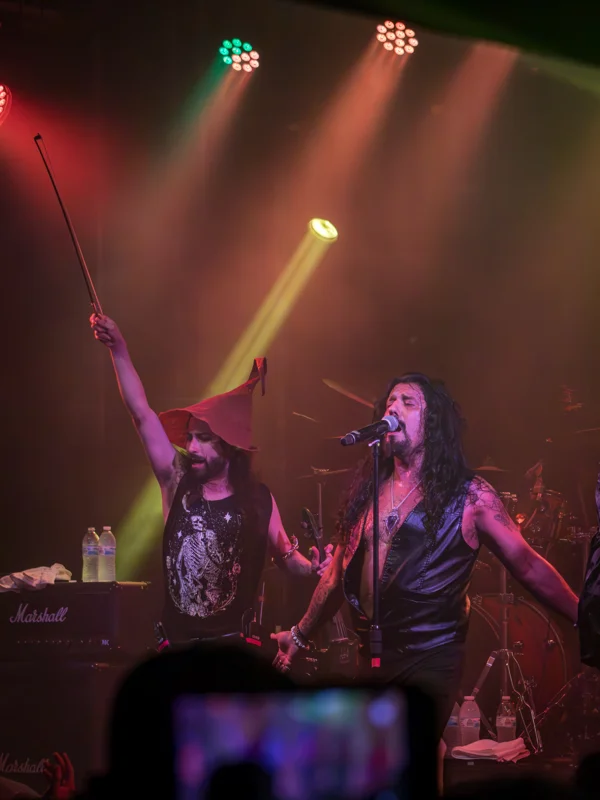 @kabrones_oficial conquista Tijuana con un SOLD OUT

La noche de ayer, Kabrönes llegó al escenario de @blackboxtj Tijuana para ofrecer una noche cargada de rock, nostalgia y grandes clásicos que siguen vigentes 🖤

El público tijuanense respondió desde el primer momento y convirtió el recinto en una verdadera celebración, acompañando a la banda durante una noche que quedará marcada entre los grandes shows de esta temporada.

Una noche que demuestra, una vez más, la fuerza del rock en Tijuana. 🤘🏻🔥

📸 Revive algunos momentos de lo que se vivió anoche.

@delnorte_live