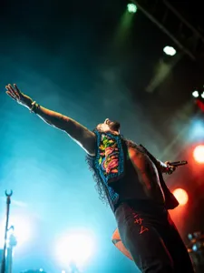 @kabrones_oficial conquista Tijuana con un SOLD OUT

La noche de ayer, Kabrönes llegó al escenario de @blackboxtj Tijuana para ofrecer una noche cargada de rock, nostalgia y grandes clásicos que siguen vigentes 🖤

El público tijuanense respondió desde el primer momento y convirtió el recinto en una verdadera celebración, acompañando a la banda durante una noche que quedará marcada entre los grandes shows de esta temporada.

Una noche que demuestra, una vez más, la fuerza del rock en Tijuana. 🤘🏻🔥

📸 Revive algunos momentos de lo que se vivió anoche.

@delnorte_live