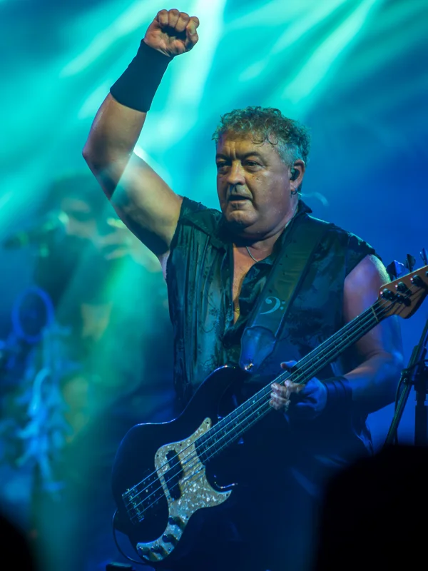 @kabrones_oficial conquista Tijuana con un SOLD OUT

La noche de ayer, Kabrönes llegó al escenario de @blackboxtj Tijuana para ofrecer una noche cargada de rock, nostalgia y grandes clásicos que siguen vigentes 🖤

El público tijuanense respondió desde el primer momento y convirtió el recinto en una verdadera celebración, acompañando a la banda durante una noche que quedará marcada entre los grandes shows de esta temporada.

Una noche que demuestra, una vez más, la fuerza del rock en Tijuana. 🤘🏻🔥

📸 Revive algunos momentos de lo que se vivió anoche.

@delnorte_live