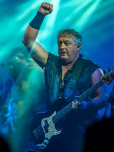 @kabrones_oficial conquista Tijuana con un SOLD OUT

La noche de ayer, Kabrönes llegó al escenario de @blackboxtj Tijuana para ofrecer una noche cargada de rock, nostalgia y grandes clásicos que siguen vigentes 🖤

El público tijuanense respondió desde el primer momento y convirtió el recinto en una verdadera celebración, acompañando a la banda durante una noche que quedará marcada entre los grandes shows de esta temporada.

Una noche que demuestra, una vez más, la fuerza del rock en Tijuana. 🤘🏻🔥

📸 Revive algunos momentos de lo que se vivió anoche.

@delnorte_live