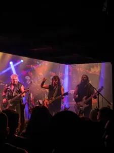 @kabrones_oficial conquista Tijuana con un SOLD OUT

La noche de ayer, Kabrönes llegó al escenario de @blackboxtj Tijuana para ofrecer una noche cargada de rock, nostalgia y grandes clásicos que siguen vigentes 🖤

El público tijuanense respondió desde el primer momento y convirtió el recinto en una verdadera celebración, acompañando a la banda durante una noche que quedará marcada entre los grandes shows de esta temporada.

Una noche que demuestra, una vez más, la fuerza del rock en Tijuana. 🤘🏻🔥

📸 Revive algunos momentos de lo que se vivió anoche.

@delnorte_live
