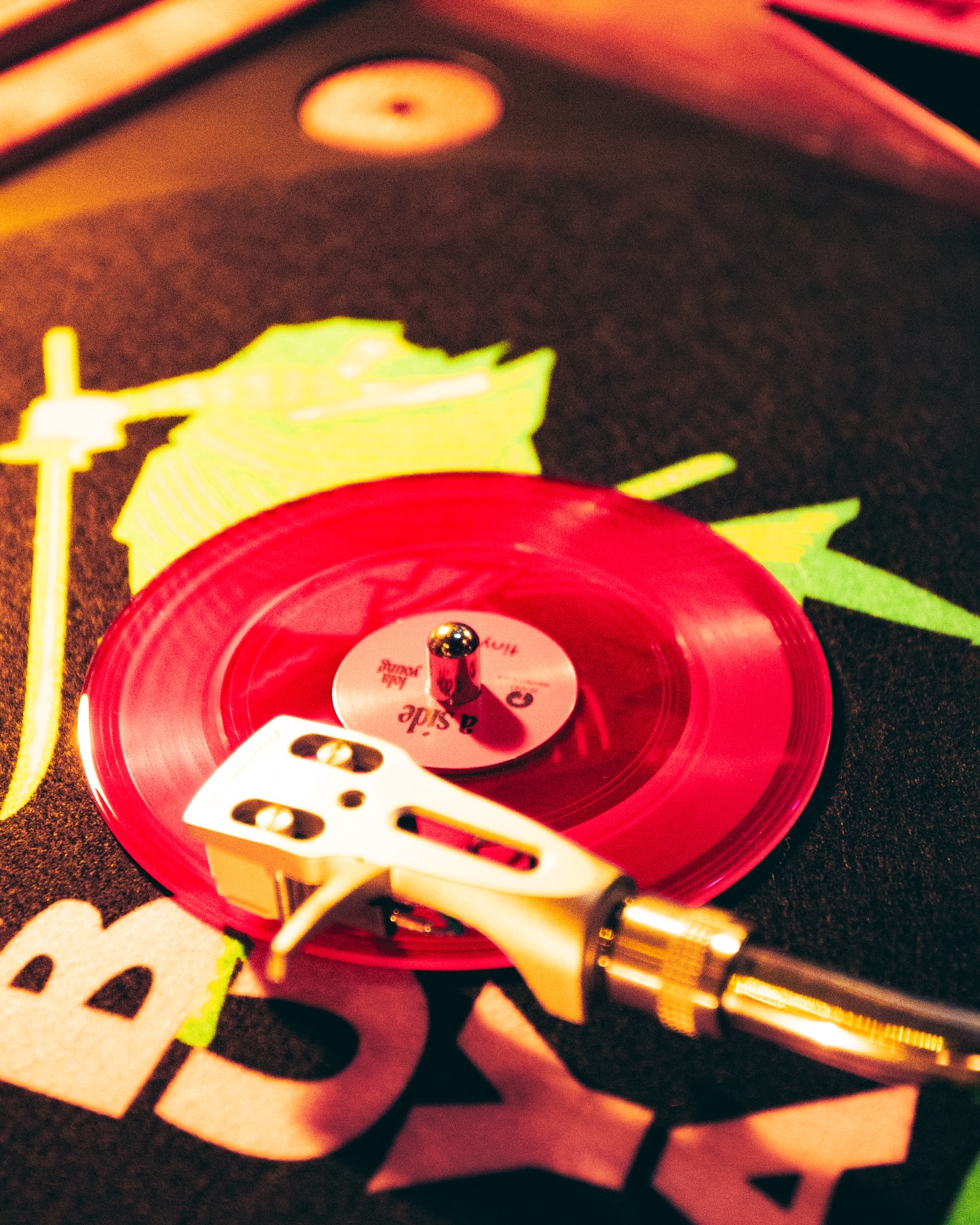 LA FIEBRE DEL MUNDIAL ESTÁ EN EL VINILO, ESTÁ EN EL MANDARÍN.

Este domingo, por ocasión especial, a partir de las 04:00 PM, vamos a proyectar el partido de México contra Inglaterra… Mejor dicho, Maná contra Oasis.

Nuestra agenda para el resto de la semana sigue tal cual, así que los esperamos como todos los días.