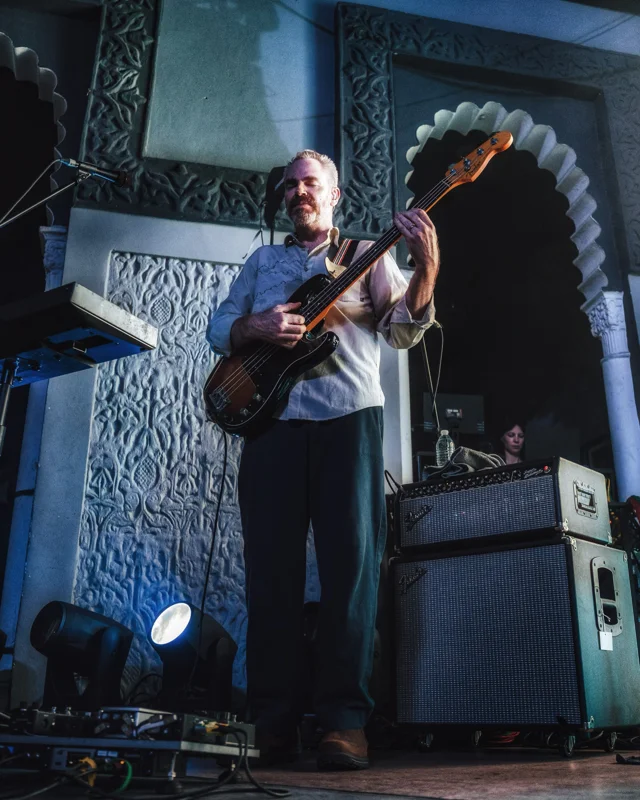 La magia del midwest emo resonando en cada rincón de @houseofvanscdmx. 🎸🛹

El esperado encuentro con American Football (@americnfootball) se convirtió en una de las veladas más íntimas y memorables de #pitchforkcdmx26. La cercanía del recinto creó la atmósfera perfecta para que la melancolía y la precisión técnica de la banda nos envolvieran por completo.🤝

Desde los clásicos fundacionales que definieron a toda una generación, hasta los paisajes sonoros expansivos de su etapa más reciente (LP4), vivimos una noche donde el tiempo pareció detenerse y la nostalgia se volvió catarsis colectiva.🏠🏈

📸 x @makerocha

📸 x @rojo_wr

📸 x @rojo_wr

📸 x @makerocha

📸 x @rojo_wr

📸 x @makerocha

📸 x @rojo_wr

📸 x @makerocha

📸 x @rojo_wr

📸 x @makerocha

📸 x @rojo_wr

📸 x @makerocha

📸 x @rojo_wr

📸 x @makerocha

📸 x @makerocha

📸 x @rojo_wr

📸 x @makerocha

📸 x @makerocha

📸 x @rojo_wr