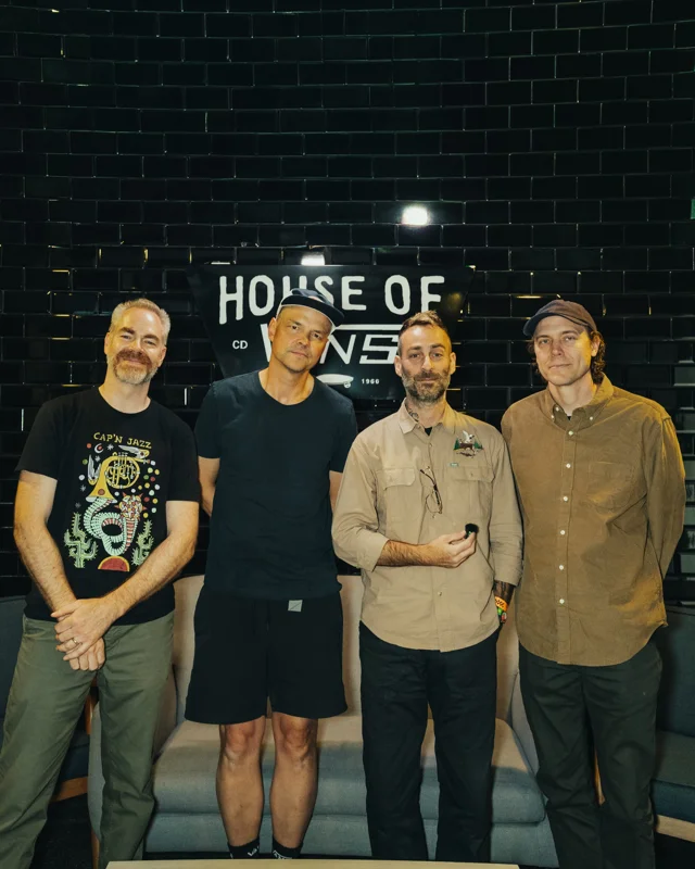 La magia del midwest emo resonando en cada rincón de @houseofvanscdmx. 🎸🛹

El esperado encuentro con American Football (@americnfootball) se convirtió en una de las veladas más íntimas y memorables de #pitchforkcdmx26. La cercanía del recinto creó la atmósfera perfecta para que la melancolía y la precisión técnica de la banda nos envolvieran por completo.🤝

Desde los clásicos fundacionales que definieron a toda una generación, hasta los paisajes sonoros expansivos de su etapa más reciente (LP4), vivimos una noche donde el tiempo pareció detenerse y la nostalgia se volvió catarsis colectiva.🏠🏈

📸 x @makerocha

📸 x @rojo_wr

📸 x @rojo_wr

📸 x @makerocha

📸 x @rojo_wr

📸 x @makerocha

📸 x @rojo_wr

📸 x @makerocha

📸 x @rojo_wr

📸 x @makerocha

📸 x @rojo_wr

📸 x @makerocha

📸 x @rojo_wr

📸 x @makerocha

📸 x @makerocha

📸 x @rojo_wr

📸 x @makerocha

📸 x @makerocha

📸 x @rojo_wr