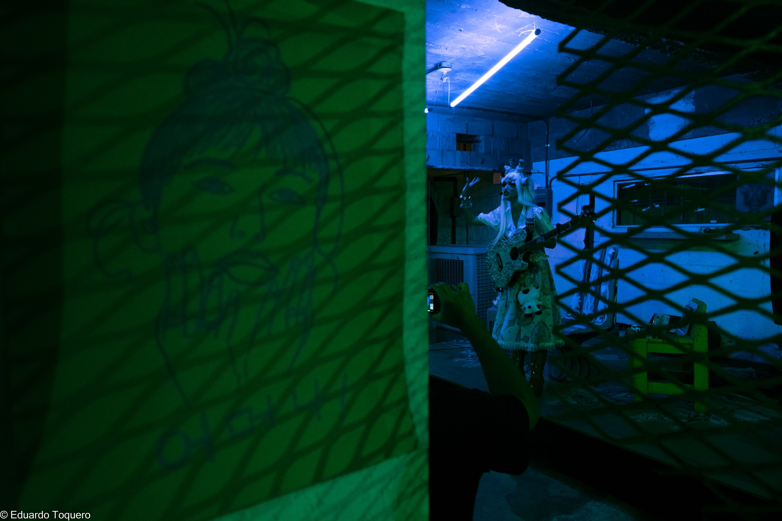 Awesome photography from our opening exhibition in Mexicali, Mexico
credit: @jetoquero 

Special thanks to @galeria.tnumbra and @edificiobertha for hosting and helping us bring over 300 artists together 

멕시코 멕시칼리에서 열린 개막 전시의 멋진 사진입니다.
사진 제공: @jetoquero

300명 이상의 아티스트가 함께할 수 있도록 장소를 제공하고 도움을 주신 @galeria.tnumbra와 @edificiobertha에 깊은 감사를 드립니다.

#photoftheday #photographer #artgallery #mexico