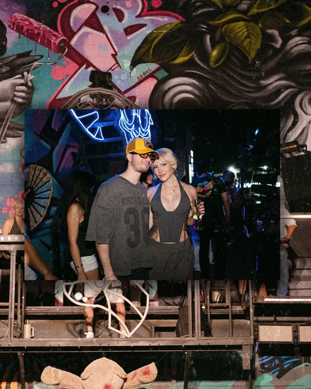 🪩 El fin de semana siguió encendido en ΛMӨЯΣ Disco & Pizza 🍕🔥 

La segunda noche de 𝕄𝕚𝕕𝕟𝕚𝕘𝕙𝕥 𝕄𝕦𝕤𝕚𝕔 𝕎𝕖𝕖𝕜𝕖𝕟𝕕 🍄 nos regaló pura buena música, baile, drinks, pizza y momentos que hicieron vibrar cada rincón del 𝐅𝐮𝐥𝐥 𝐀𝐫𝐭 𝐂𝐚𝐫 @xolo.bus 🚍 junto a @pippiciez 🎧🔊 

𝘎𝘳𝘢𝘤𝘪𝘢𝘴 𝘢 𝘵𝘰𝘥𝘰𝘴 𝘭𝘰𝘴 𝘲𝘶𝘦 𝘧𝘰𝘳𝘮𝘢𝘳𝘰𝘯 𝘱𝘢𝘳𝘵𝘦 𝘥𝘦 𝘦𝘴𝘵𝘢 𝘦𝘹𝘱𝘦𝘳𝘪𝘦𝘯𝘤𝘪𝘢 ✨