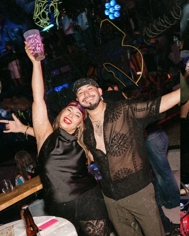 🪩 El fin de semana siguió encendido en ΛMӨЯΣ Disco & Pizza 🍕🔥 

La segunda noche de 𝕄𝕚𝕕𝕟𝕚𝕘𝕙𝕥 𝕄𝕦𝕤𝕚𝕔 𝕎𝕖𝕖𝕜𝕖𝕟𝕕 🍄 nos regaló pura buena música, baile, drinks, pizza y momentos que hicieron vibrar cada rincón del 𝐅𝐮𝐥𝐥 𝐀𝐫𝐭 𝐂𝐚𝐫 @xolo.bus 🚍 junto a @pippiciez 🎧🔊 

𝘎𝘳𝘢𝘤𝘪𝘢𝘴 𝘢 𝘵𝘰𝘥𝘰𝘴 𝘭𝘰𝘴 𝘲𝘶𝘦 𝘧𝘰𝘳𝘮𝘢𝘳𝘰𝘯 𝘱𝘢𝘳𝘵𝘦 𝘥𝘦 𝘦𝘴𝘵𝘢 𝘦𝘹𝘱𝘦𝘳𝘪𝘦𝘯𝘤𝘪𝘢 ✨