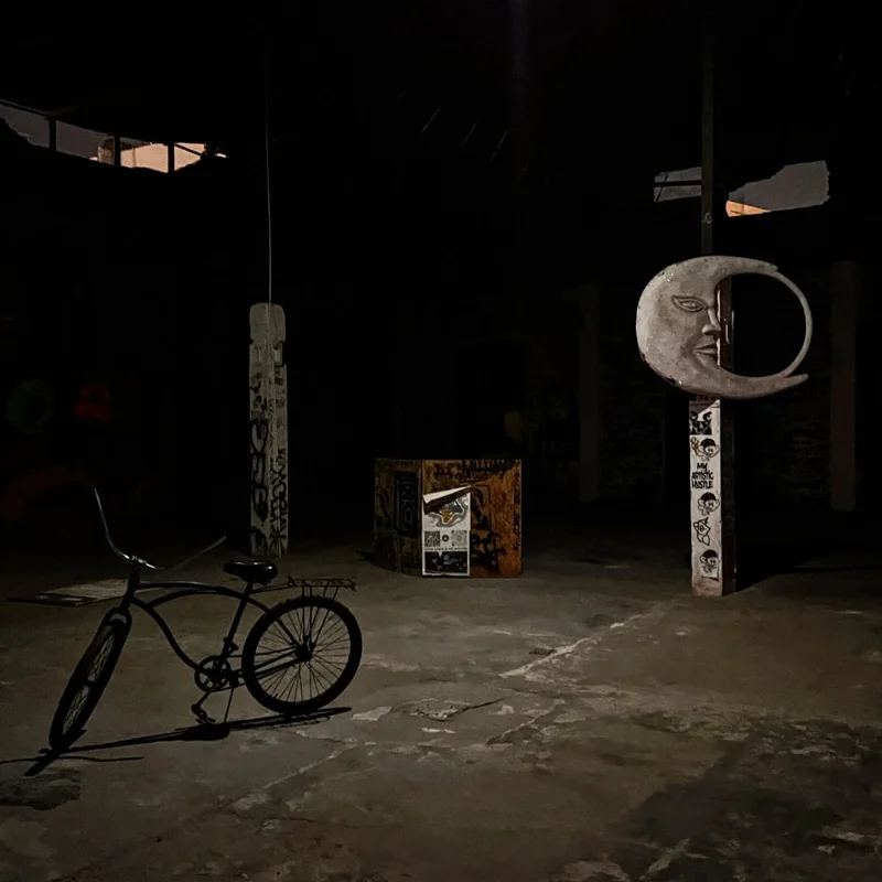 CAPÍTULO #3 

KUP (Centro histórico Mexicali BC) 

El centro cultural Kup es un nuevo centro cultural en la zona centro histórico de la ciudad donde antes era una zapatería y fue un edificio abandonado por mucho tiempo en el cual se renovó y se inició este proyecto dedicado al arte local y otras disciplinas artísticas, el lugar está en constante cambio Apesar de sus jóvenes casi 2 años de existencia.
El spot es un liminal place en excelencia el cual te recomendamos visitar si te encuentras en la ciudad de Mexicali.

Foto por: @kup.mxli 

VIDEO: 

https://youtu.be/TifOC1QDtFQ?si=U7dgP0YSqswfRq27

#mexicalibc #liminalplaces #backroom realbackr