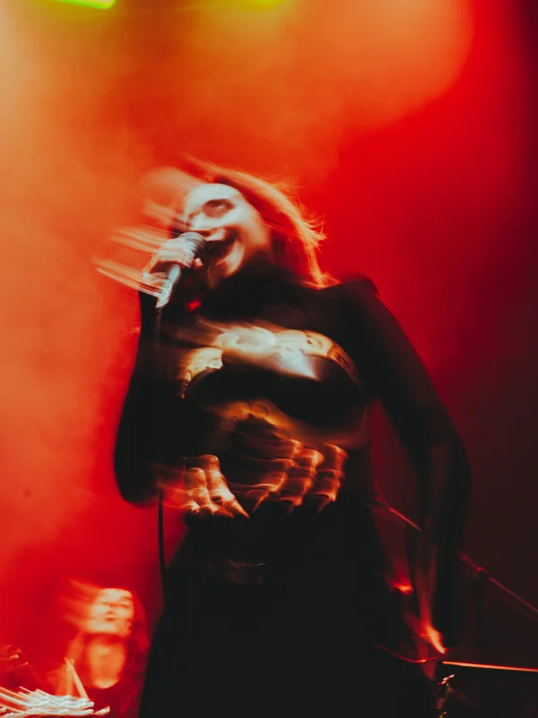 @annafiorimx iniciando la noche en el @circovolador para dar la bienvenida a @sonataarcticaofficial.

📷 @soyunpokemon_