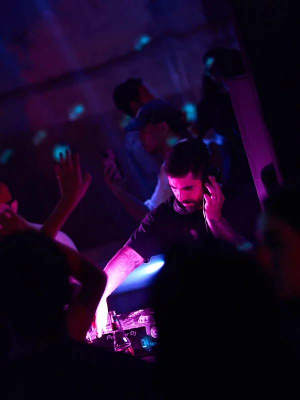 PICNIC X @hazynoise 🪩🐍

Cerramos las PICNIC SUMMER NIGHTS con broche de oro!🍻🙌🏼

Nuestros amigos de HAZY NOISE marcaron el ritmo toda la noche… cambios de energía, rola tras rola, bajos intensos y mucho groove🐍🔊

Gracias a todos los que hicieron parte de estas fiestas de verano, todo esto es para ustedes🌴💃

Estén atentos a las próximas fechas para seguir bailando y gozando juntos!❤️‍🔥