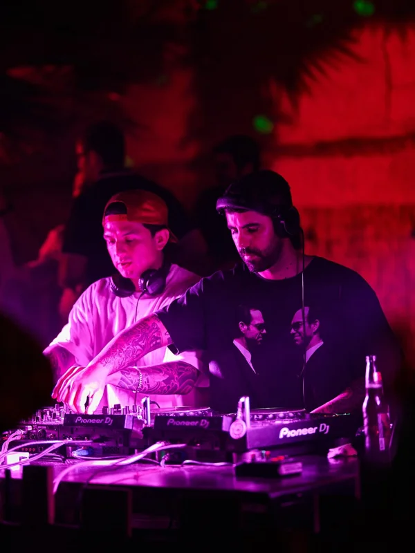 PICNIC X @hazynoise 🪩🐍

Cerramos las PICNIC SUMMER NIGHTS con broche de oro!🍻🙌🏼

Nuestros amigos de HAZY NOISE marcaron el ritmo toda la noche… cambios de energía, rola tras rola, bajos intensos y mucho groove🐍🔊

Gracias a todos los que hicieron parte de estas fiestas de verano, todo esto es para ustedes🌴💃

Estén atentos a las próximas fechas para seguir bailando y gozando juntos!❤️‍🔥