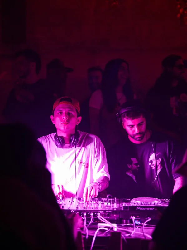 PICNIC X @hazynoise 🪩🐍

Cerramos las PICNIC SUMMER NIGHTS con broche de oro!🍻🙌🏼

Nuestros amigos de HAZY NOISE marcaron el ritmo toda la noche… cambios de energía, rola tras rola, bajos intensos y mucho groove🐍🔊

Gracias a todos los que hicieron parte de estas fiestas de verano, todo esto es para ustedes🌴💃

Estén atentos a las próximas fechas para seguir bailando y gozando juntos!❤️‍🔥