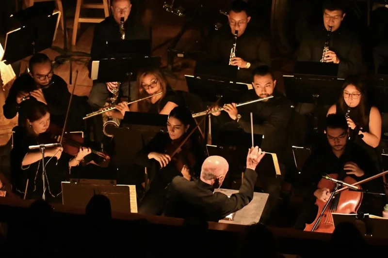 🎭✨ Así se vivió el estreno de Tosca en el Palacio de Bellas Artes.

La música de Giacomo Puccini llenó la Sala Principal en una noche marcada por la pasión, el drama y la intensidad de una de las óperas más emblemáticas del repertorio.

Bajo la dirección concertadora de Stefan Lano y la dirección de escena de Luis Miguel Lombana, dio inicio esta temporada de cinco funciones.

📸 Compartimos algunos momentos de esta primera noche.

📅 4, 6, 8, 11 y 13 de octubre
📍 Sala Principal del Palacio de Bellas Artes

🎟️ Localidades agotadas para todas las funciones.
¡Gracias por acompañarnos y por hacer de este estreno una noche inolvidable!

📷Arturo López / CNO / INBAL

#Tosca #Puccini #ÓperaDeBellasArtes #PalacioDeBellasArtes #Ópera