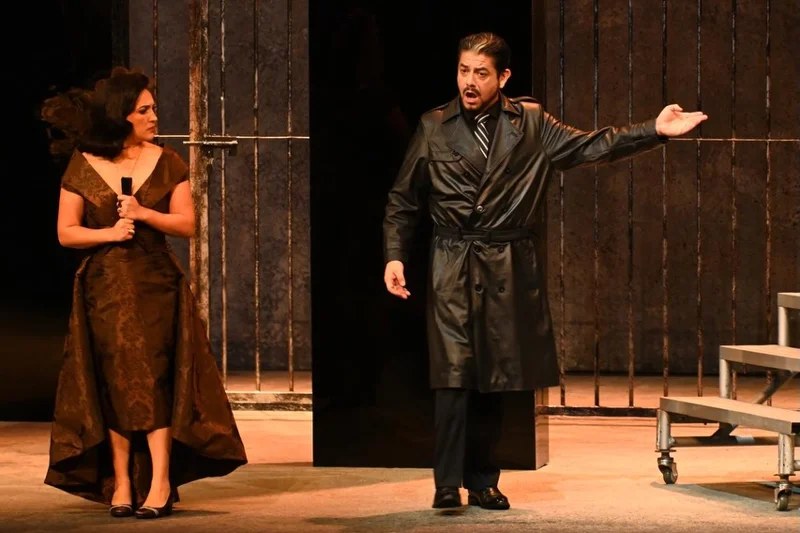 🎭✨ Así se vivió el estreno de Tosca en el Palacio de Bellas Artes.

La música de Giacomo Puccini llenó la Sala Principal en una noche marcada por la pasión, el drama y la intensidad de una de las óperas más emblemáticas del repertorio.

Bajo la dirección concertadora de Stefan Lano y la dirección de escena de Luis Miguel Lombana, dio inicio esta temporada de cinco funciones.

📸 Compartimos algunos momentos de esta primera noche.

📅 4, 6, 8, 11 y 13 de octubre
📍 Sala Principal del Palacio de Bellas Artes

🎟️ Localidades agotadas para todas las funciones.
¡Gracias por acompañarnos y por hacer de este estreno una noche inolvidable!

📷Arturo López / CNO / INBAL

#Tosca #Puccini #ÓperaDeBellasArtes #PalacioDeBellasArtes #Ópera