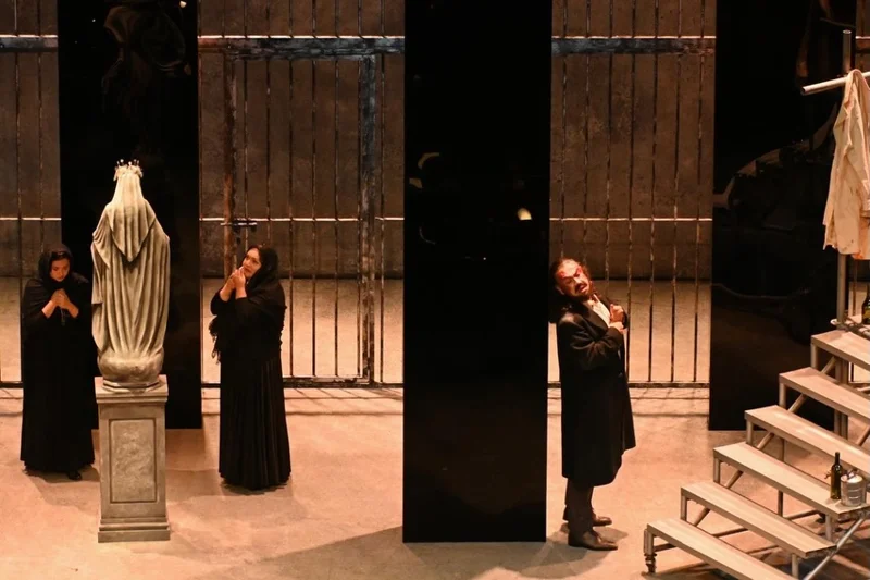 🎭✨ Así se vivió el estreno de Tosca en el Palacio de Bellas Artes.

La música de Giacomo Puccini llenó la Sala Principal en una noche marcada por la pasión, el drama y la intensidad de una de las óperas más emblemáticas del repertorio.

Bajo la dirección concertadora de Stefan Lano y la dirección de escena de Luis Miguel Lombana, dio inicio esta temporada de cinco funciones.

📸 Compartimos algunos momentos de esta primera noche.

📅 4, 6, 8, 11 y 13 de octubre
📍 Sala Principal del Palacio de Bellas Artes

🎟️ Localidades agotadas para todas las funciones.
¡Gracias por acompañarnos y por hacer de este estreno una noche inolvidable!

📷Arturo López / CNO / INBAL

#Tosca #Puccini #ÓperaDeBellasArtes #PalacioDeBellasArtes #Ópera