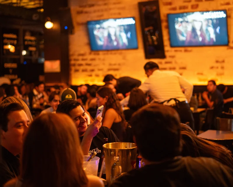 Echar el trago con los de confianza en @botanerocolorado 🥃🍺

¡Pásele que hay lugar!